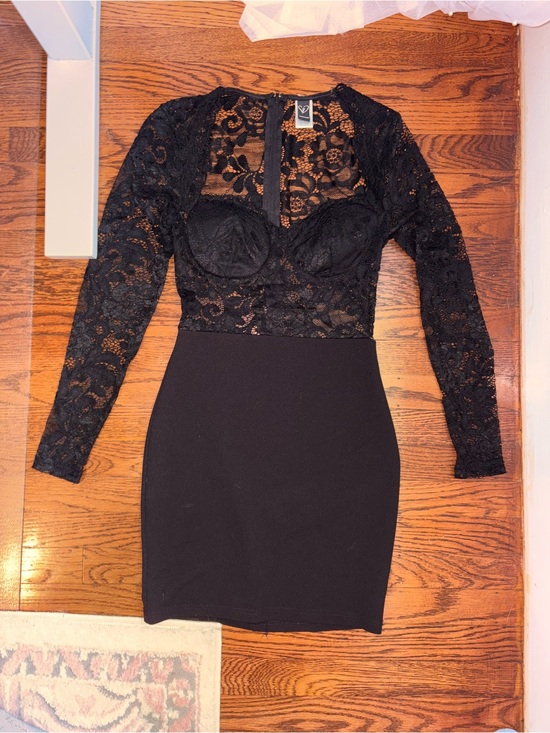Windsor Dresses & Skirts - Windsor Black Lace Long-Sleeve Bodycon Dress